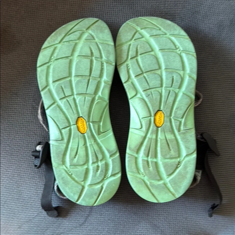 Chaco ZCloud 2 Womens 8 Purple Gray Double Strap Toe‎ Loop Vibram Sandals